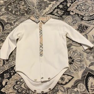 Burberry  Longsleeve baby onesie